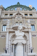 Fachada lateral del casino de Montecarlo en el Principado de M&oacute;naco, Europa