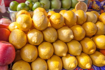 heap of lemon fruit at grocery store