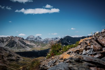 Naklejka premium view of mountains