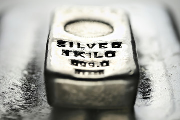 1 kilo 999 fine silver bar