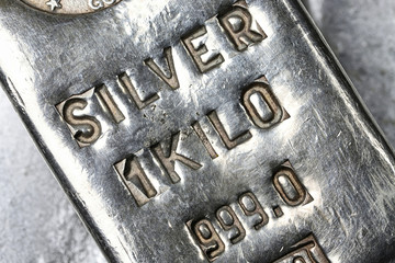 1 kilo 999 fine silver bar