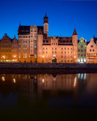 Fototapeta premium Mariacka Gate by night. Gdansk, Poland. 3 March 2019