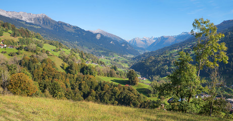 Fototapeta na wymiar Das wunderschöne Prättigau in Graubünden