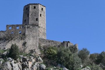Fototapeta na wymiar Festung über der Karawanserei von Trebinje