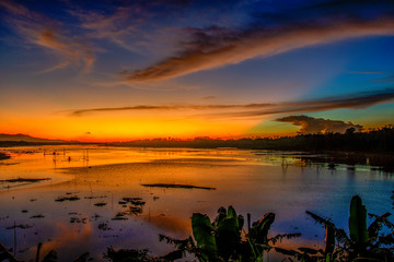 Fototapeta na wymiar Sunset on the edge of the lake