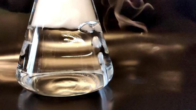 Dryice drop in water smoke formation
