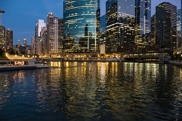Fototapeta na wymiar Chicago Cityscape at dusk