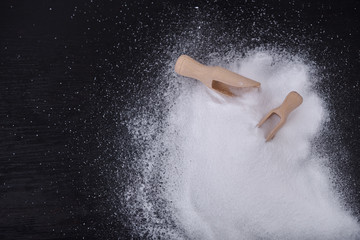 Plate with baking soda on wooden background