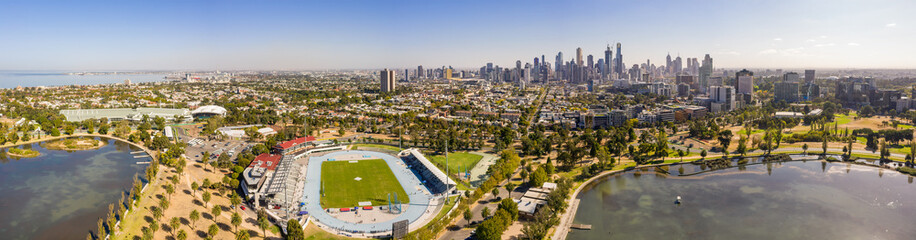 Panoramic view of the beautiful city of Melbourne from Albert Park lake