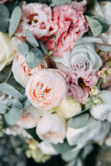 Details at the wedding, bouquet, dress and floristry. Fees at the hotel and the Studio.