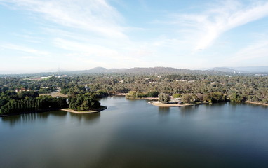 Fototapeta na wymiar Panoramic view of Canberra (Australia) in daytime, featuring Lake Burley Griffin and Parliament House.