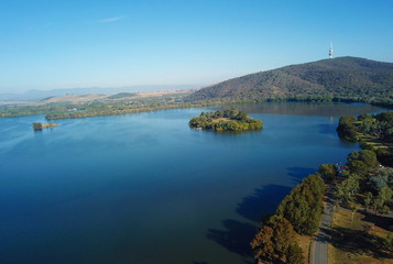 Panoramic view of Canberra (Australia) in daytime, featuring Lake Burley Griffin, Black Mountain and Telstra Tower.