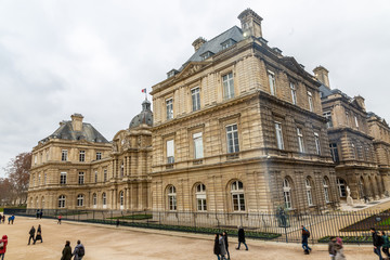 Fototapeta na wymiar Palace in jardin du Luxembourg