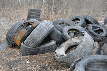 Fototapeta na wymiar Pile of old tires and wheels for rubber recycling.