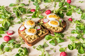 Avocado sandwiches with eggs and herbs