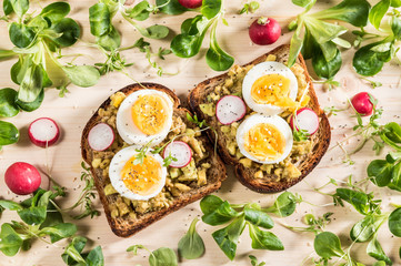 Avocado sandwiches with eggs and herbs