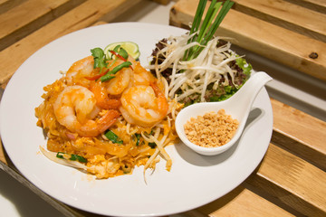  delicious phat thai kung thai food