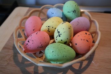 Uova di pasqua colorate