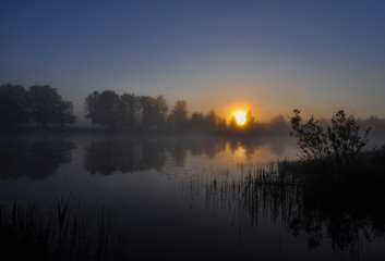 Fototapeta na wymiar Sunrise on a lake