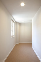 COULOIR VIDE BLANC