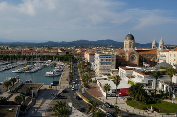 Fototapeta na wymiar the city of Sainte Maxime in France: tourism and the French Riviera