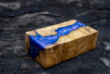 Casting epoxy resin stabilizing Leza Salao wood color on table background