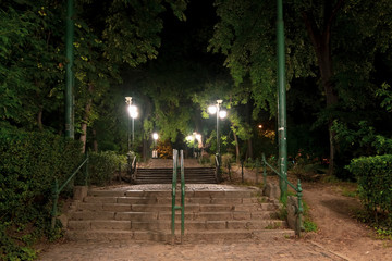 Obraz premium Night scene in Cismigiu Park, Bucharest, at the entrance from Stirbei Voda street