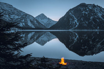 campfire at the lake plansee