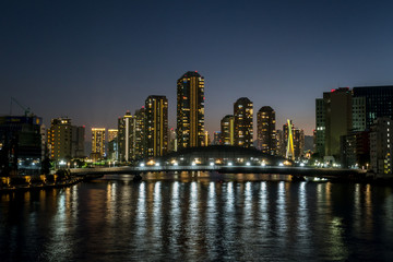 Fototapeta na wymiar 東京の都市風景　工事中の永代橋と石川島の夜景１