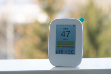 air quality monitor records poor air quality