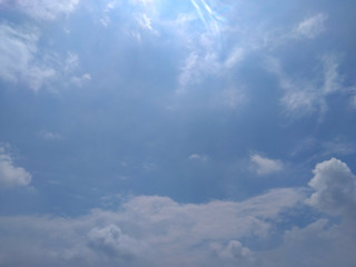 Obraz premium White soft cloud texture on blue sky background