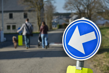 route signalisation priorité circulation fleche