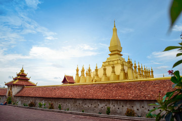 Fototapeta premium Good day at Thatluang Stupa, Vientiena, Laos