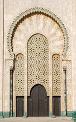 Tore der Hassan-II-Moschee mit wunderschönen Mustern, erbaut 1993. Die Hassan-II-Moschee ist die größte Moschee in Afrika und die fünftgrößte der Welt. © Yü Lan