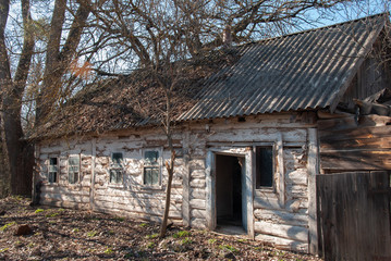 Fototapeta na wymiar Old abandoned house in the Ukrainian village