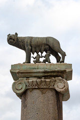 Sculpture de la louve de Romulus et Rémus à Rome en Italie