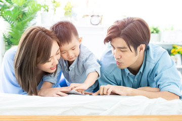 Parent read book with child