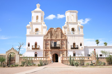 Fototapeta na wymiar San Xavier del Bac Church near Tucson in Arizona, USA