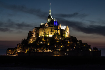 Fototapeta na wymiar Mont St. Michel bei Nacht