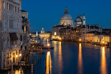 Obraz na płótnie Canvas Venice by Night