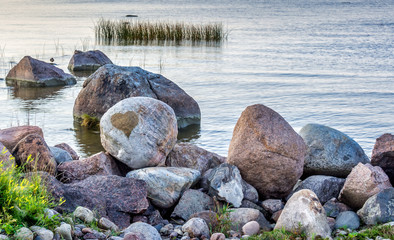 Obraz premium Stones by the lake