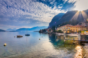 Tramonto sul lago di Como