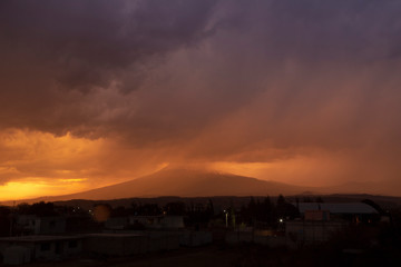 Fototapeta premium popocatepetl sunset, storm