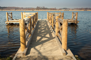 Drewniane molo na jeziorze © Mariusz Stoszewski