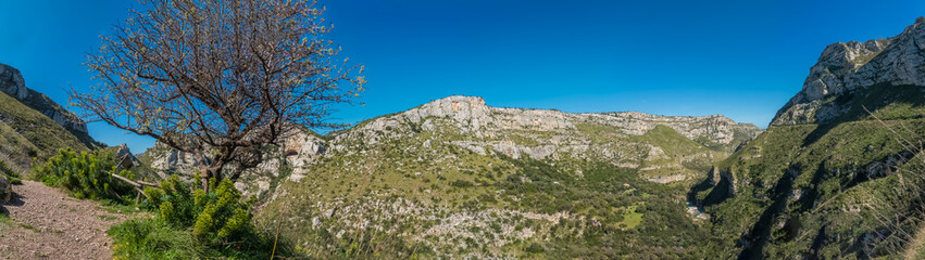 Fototapeta na wymiar Cava Grande del Cassibile Natural Reserve, Siracusa, Sicily, Italy. One of Europe’s biggest canyons, dug by the river Cassabile through majestic mountains and filling emerald lakes and waterfalls.