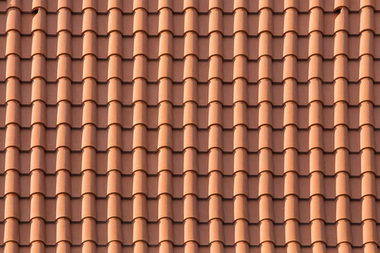 Textura sem emenda de telhas vermelhas. Vis&atilde;o horizontal