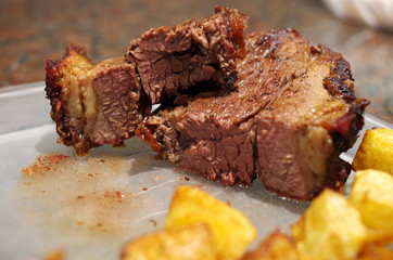 Carne con papas cubé