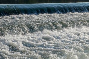 Kleiner Wasserfall im Lech