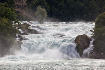 Wasserfall am Rheinfall in der Schweiz © Lei7
