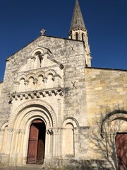 Fototapeta na wymiar architecture ancienne église ville de La Brède